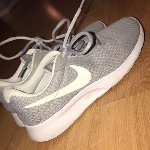 Size 8 Nike Tanjun